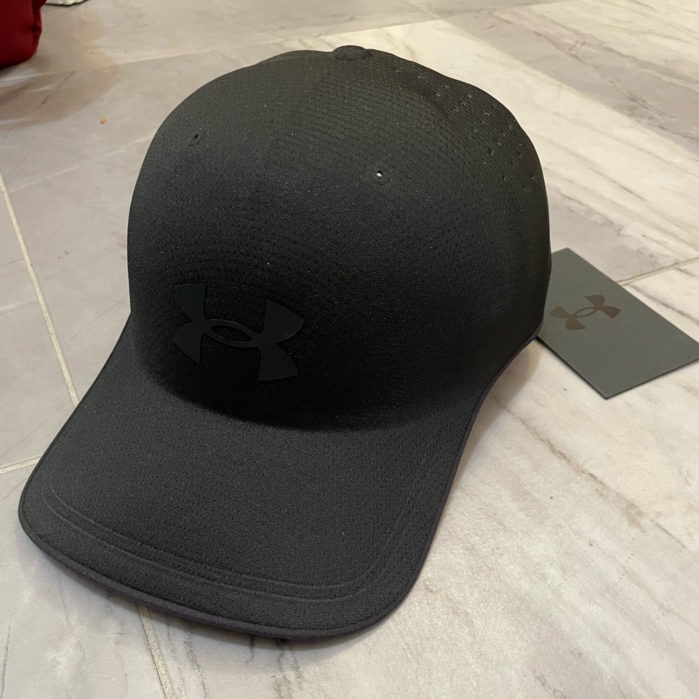 NWT Under Armour Black StealthForm Uncrushable Hat